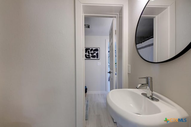 bathroom featuring sink