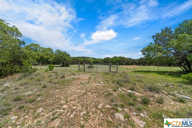 view of yard featuring a rural view