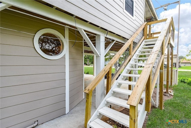 1551 Bayview Dr, Palacios, TX 77465 - view of stairway