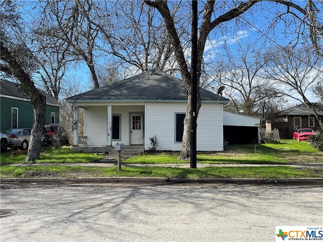 bungalow-style house featuring a front yard