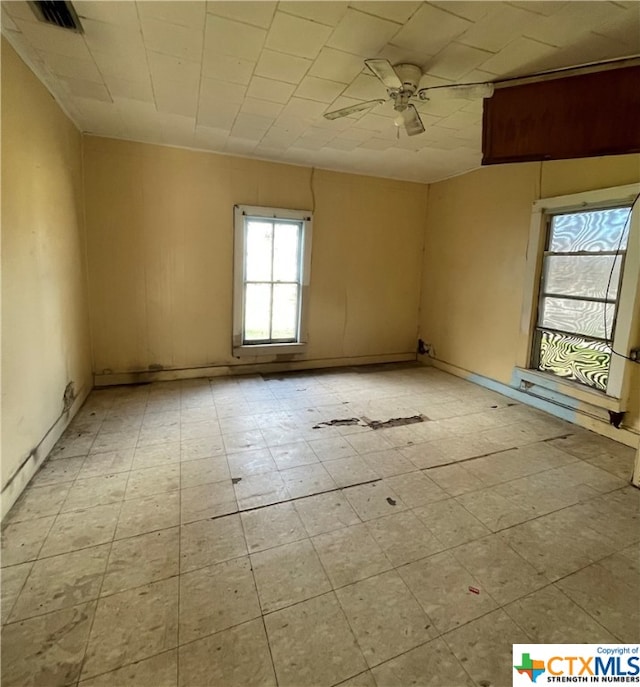 empty room featuring ceiling fan