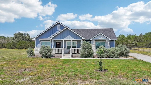 craftsman-style house featuring a front yard and covered porch