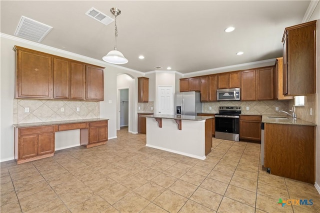 2523 Red Fern Dr, Harker Heights, TX 76548 - kitchen featuring stainless steel appliances, decorative backsplash, ornamental molding, arched walkways, and a kitchen bar