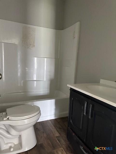 101 S Vine St, Victoria, TX 77901 - full bathroom featuring vanity, shower / bathtub combination, and wood finished floors