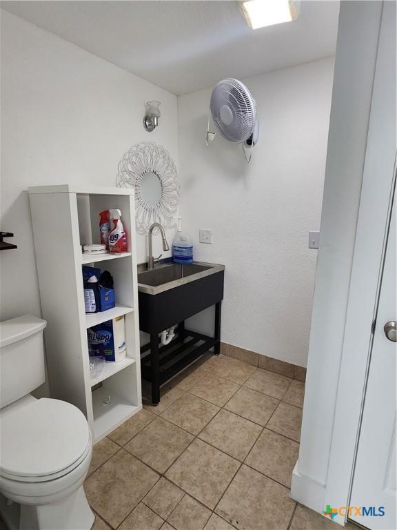 102 County Road 180, Leander, TX 78641 - bathroom with toilet and tile patterned flooring