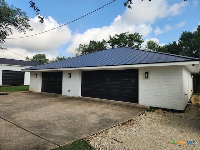 102 County Road 180, Leander, TX 78641 - garage with driveway