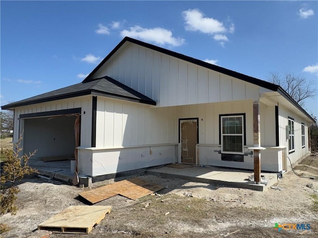 view of front of property with a garage and a porch