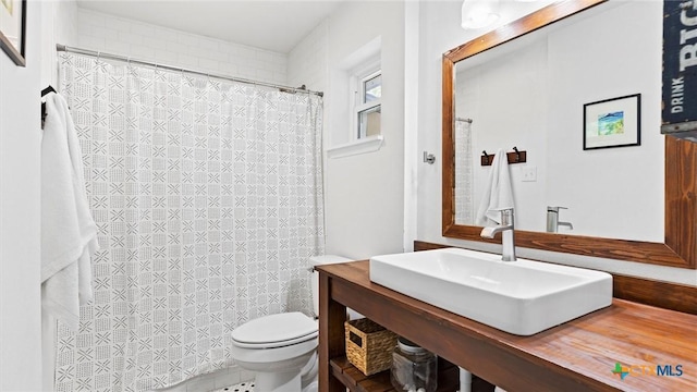 1406 Shannon Cir, New Braunfels, TX 78130 - full bathroom featuring vanity and curtained shower