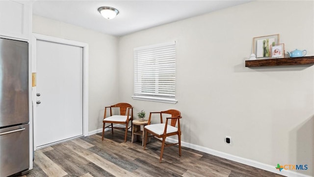 1406 Shannon Cir, New Braunfels, TX 78130 - sitting room featuring wood finished floors