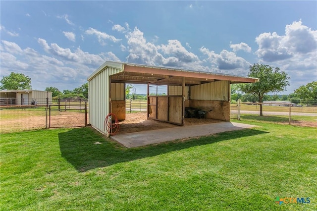 view of outdoor structure featuring an outdoor structure and an exterior structure