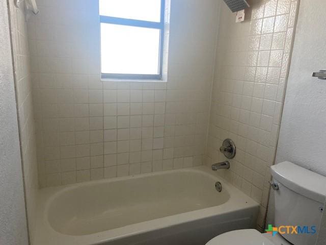 bathroom featuring toilet and shower / tub combination