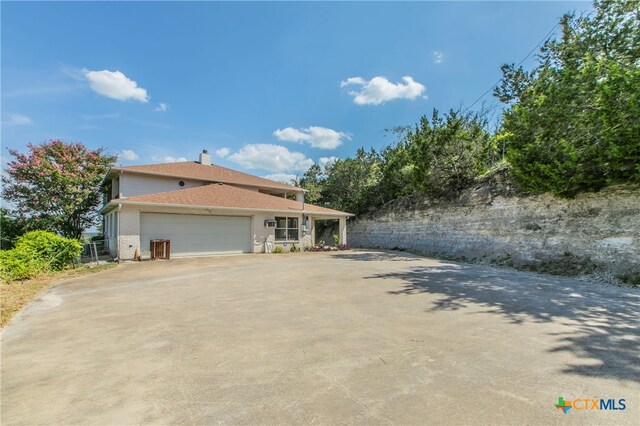 view of front facade featuring a garage