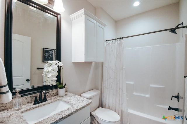 3611 Hanselman Rd, Victoria, TX 77901 - full bathroom with vanity, toilet, shower / bath combo, and recessed lighting