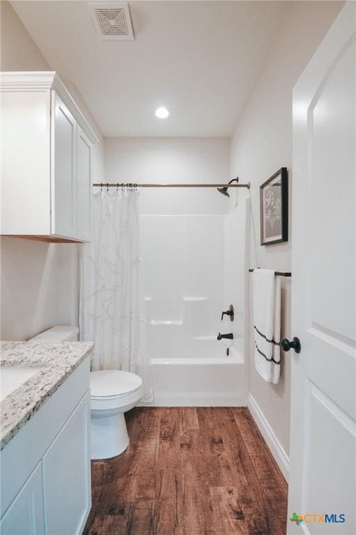 3611 Hanselman Rd, Victoria, TX 77901 - bathroom featuring wood finished floors, toilet, vanity, shower / bath combination with curtain, and recessed lighting