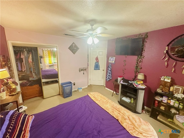 carpeted bedroom featuring ceiling fan, a textured ceiling, and a closet