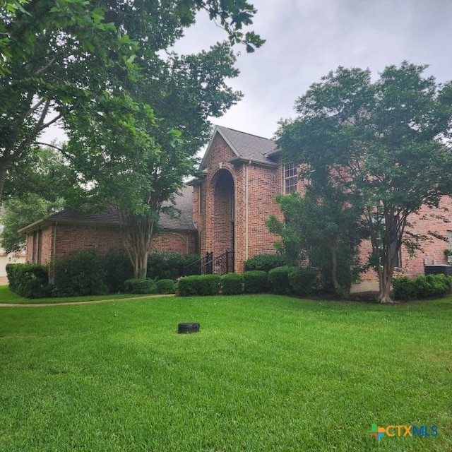 11710 Uplands Ridge Dr, Austin, TX 78738 - view of front facade with brick siding and a front lawn