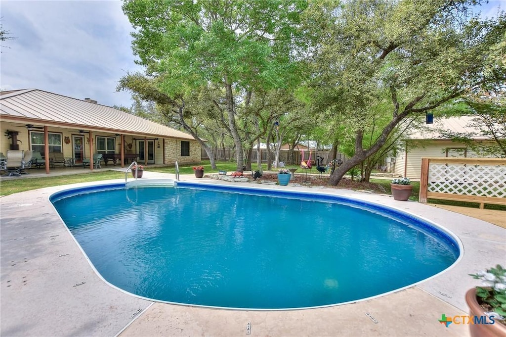 527 W Esparada Dr, Georgetown, TX 78628 - view of swimming pool with a patio area, ceiling fan, fence, and a fenced in pool
