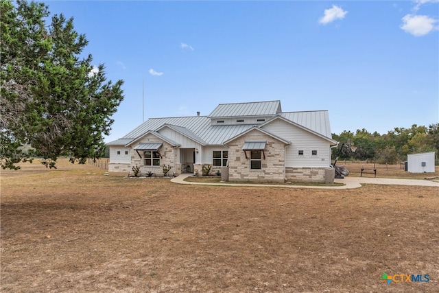 modern inspired farmhouse featuring a front lawn