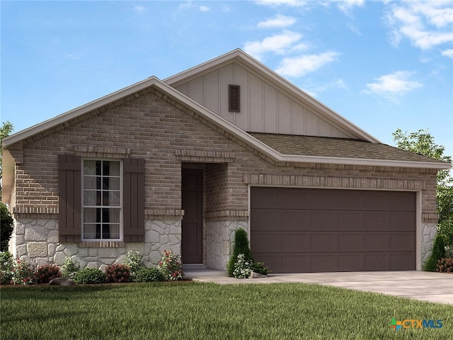 view of front facade with a front yard