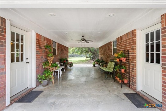 view of patio featuring a porch and a ceiling fan