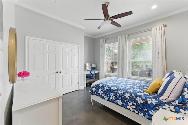 810 Pinnacle Pkwy, New Braunfels, TX 78132 - bedroom featuring concrete floors, ornamental molding, a closet, a ceiling fan, and recessed lighting