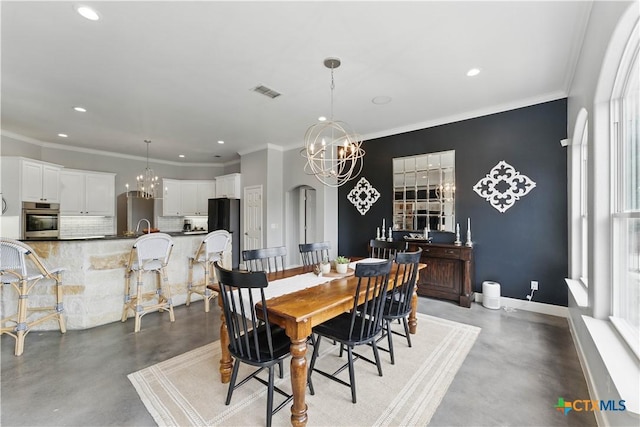 810 Pinnacle Pkwy, New Braunfels, TX 78132 - dining area with finished concrete flooring, a chandelier, recessed lighting, baseboards, and crown molding