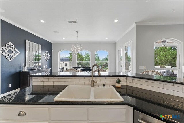 810 Pinnacle Pkwy, New Braunfels, TX 78132 - kitchen featuring a sink, healthy amount of natural light, white cabinets, recessed lighting, and a chandelier