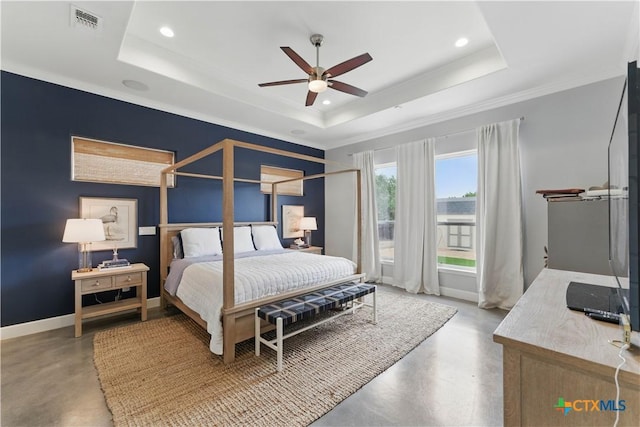 810 Pinnacle Pkwy, New Braunfels, TX 78132 - bedroom with concrete flooring, a raised ceiling, recessed lighting, baseboards, and ceiling fan