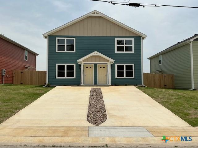 1013 S 26th St, Temple, TX 76501 - view of front of home featuring board and batten siding