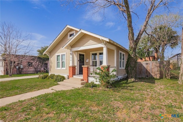 104 E Stayton Ave, Victoria, TX 77901 - bungalow featuring a front yard, fence, and covered porch