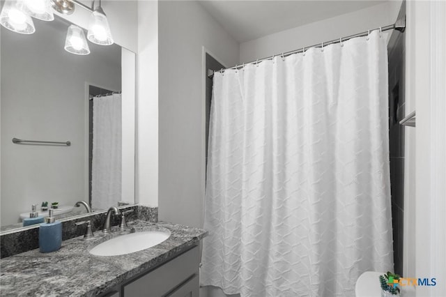 104 E Stayton Ave, Victoria, TX 77901 - full bath featuring toilet, vanity, and a shower with curtain