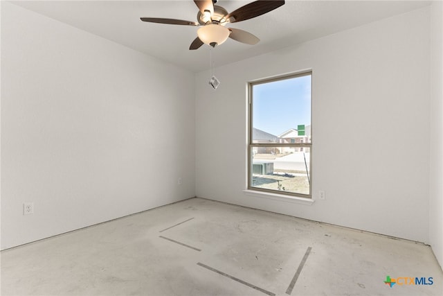 empty room with ceiling fan