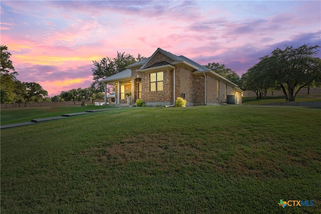 view of front of home featuring a lawn