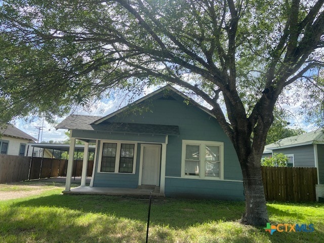 720 S Laurel Ave, Luling, TX 78648 - bungalow-style house with covered porch