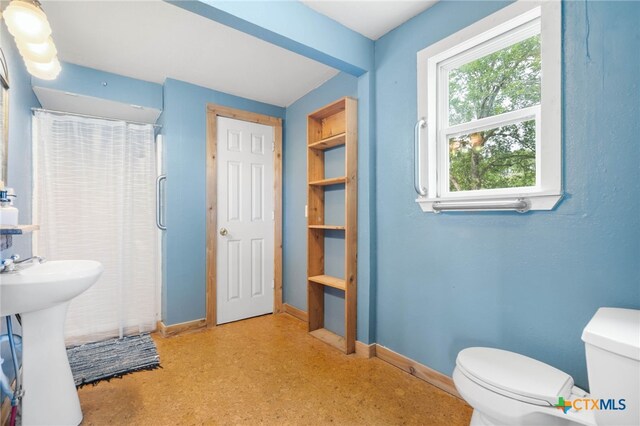 10843 US Highway 90, Harwood, TX 78632 - full bath featuring toilet, baseboards, and a shower