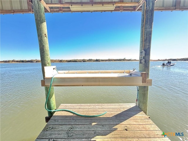 Listing photo 3 for 27 Pelican St, Port Oconnor TX 77982