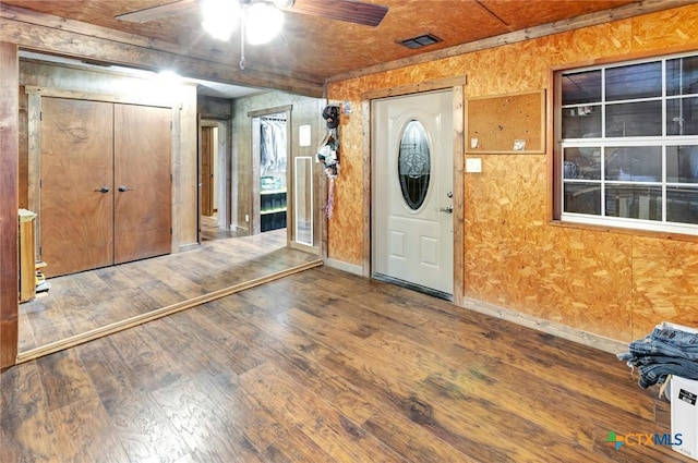 1622 Old Goliad Rd, Victoria, TX 77905 - entryway featuring a ceiling fan, baseboards, and wood finished floors