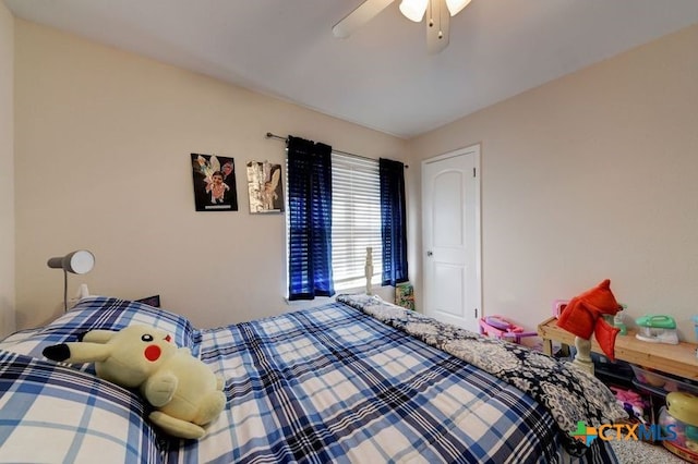 bedroom with ceiling fan