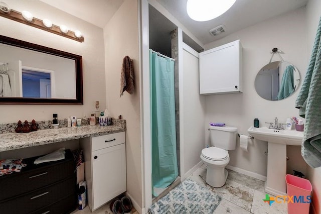 full bathroom with a shower with curtain, baseboards, visible vents, and toilet