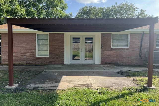 1818 Travis Ave, Victoria, TX 77901 - entrance to property with french doors and brick siding