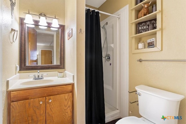 bathroom featuring a shower with curtain, vanity, and toilet