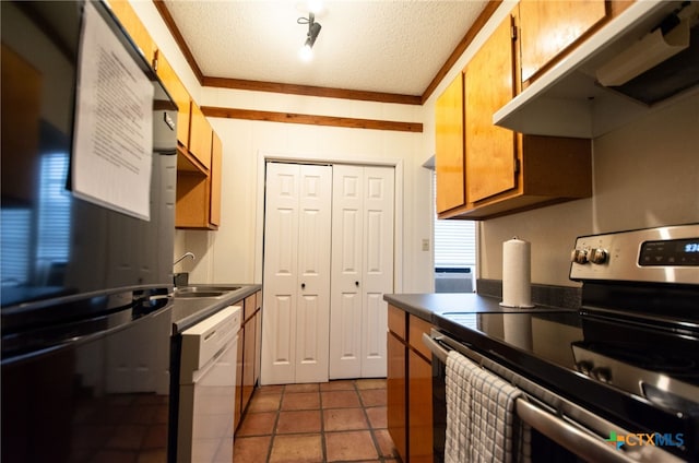 kitchen with stainless steel electric range oven, black refrigerator, sink, white dishwasher, and a textured ceiling