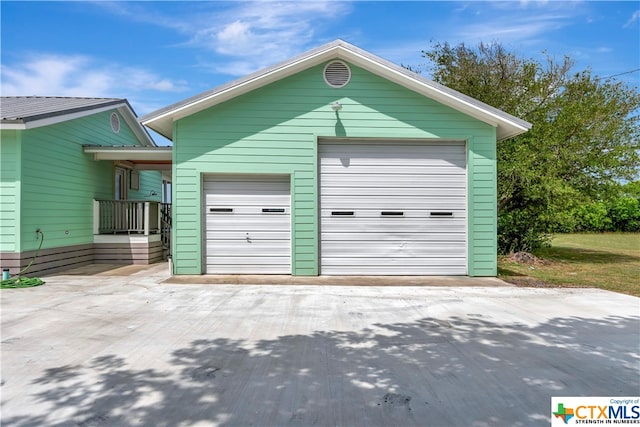 403 Bay St, Austwell, TX 77950 - view of garage