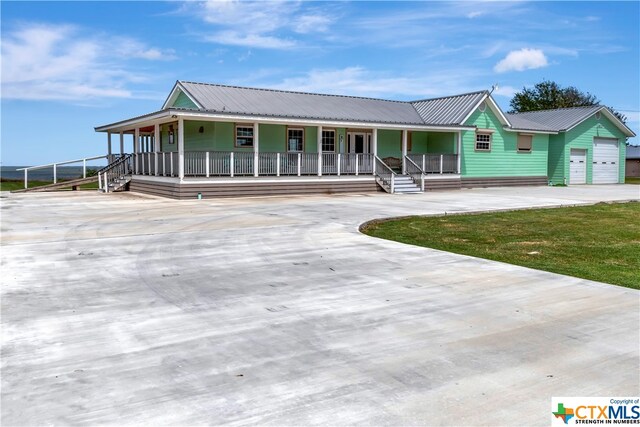 403 Bay St, Austwell, TX 77950 - farmhouse-style home with covered porch