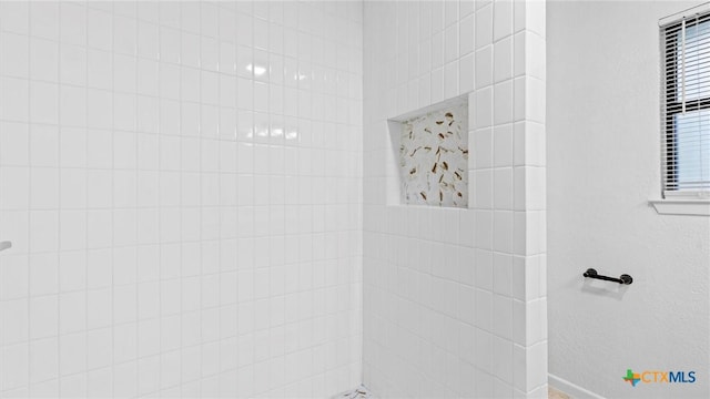 218 Gruene Rd, New Braunfels, TX 78130 - bathroom with tiled shower