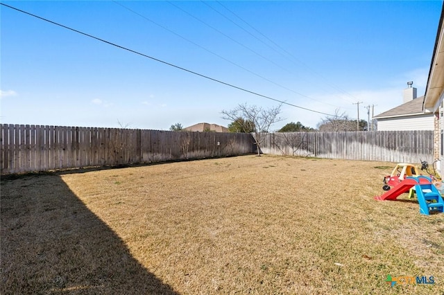 view of yard featuring a fenced backyard