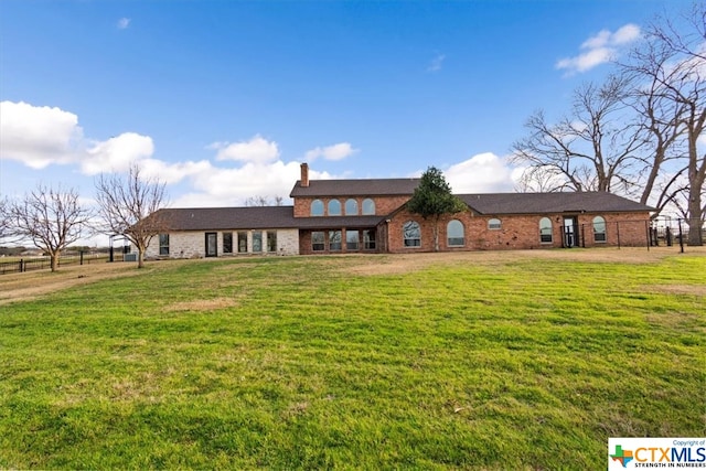 view of front of house featuring a front yard