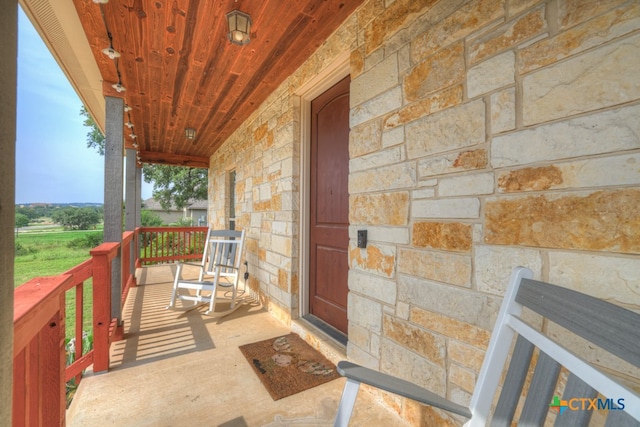 property entrance with covered porch