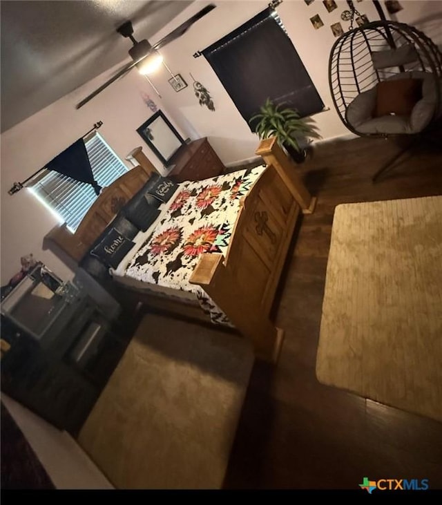 202 Clark St, Yoakum, TX 77995 - view of living area