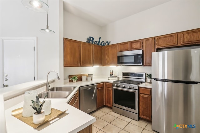 kitchen featuring stainless steel appliances, a sink, light tile patterned flooring, light countertops, and a peninsula